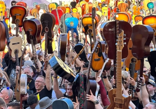 Gitarowy Rekord Świata tym razem poza zasięgiem. Zabrakło prawie pół tysiąca gitar