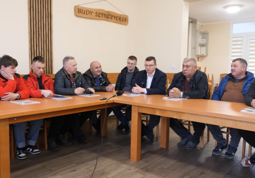 „To nie fiołki, zacznie się gehenna”. 12 domów przy chlewni. Rolnicy się boją