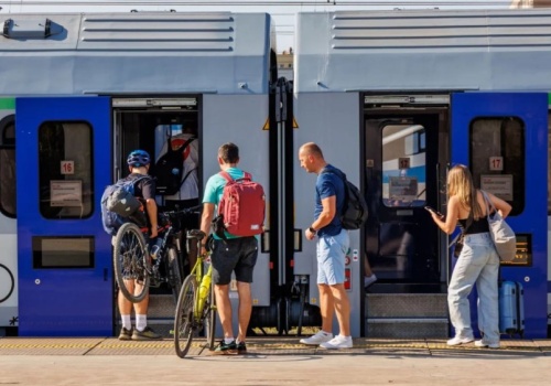 PKP Intercity ruszyło z majówkową ofertą. Nowe połączenia ucieszą wielu Polaków