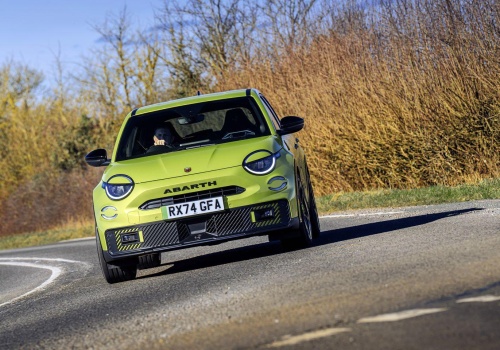 Ekscytujące osiągi w lepszej cenie – Abarth 600e tańszy!