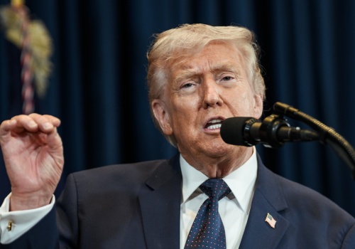Trump znów grozi w mediach społecznościowych. Chce podnieść cła na auta z UE do 25%