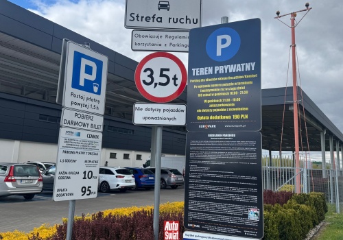 Trzy sklepy, jeden parking i dwie strefy. Na Okęciu jeden fałszywy ruch oznacza wysoką karę