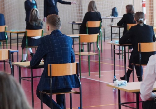 Matura 2026: co z telefonami i innymi urządzeniami? CKE wyjaśnia, kiedy można używać