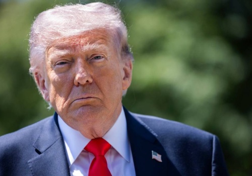 Trump zarzuca UE złamanie umowy, podniesie cła. 