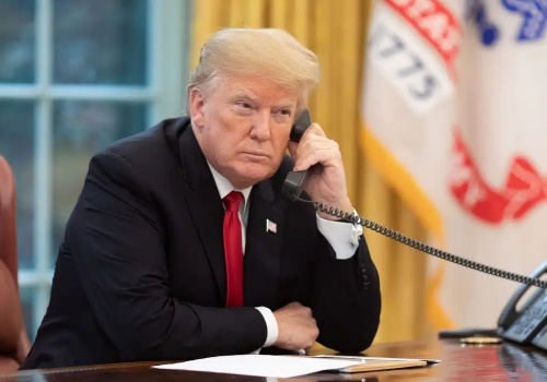 Trump przywraca 25% cła na samochody z UE. „Nie przestrzegają umowy”