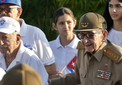 ​1 Maja na Kubie: Castro idzie w pochodzie, Trump nakłada nowe sankcje