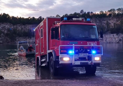 Zakrzówek. Akcja ratunkowa po skoku do wody