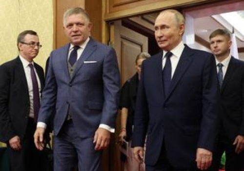 Fico wybiera się na paradę do Moskwy. Sąsiad wyciąga do niego rękę