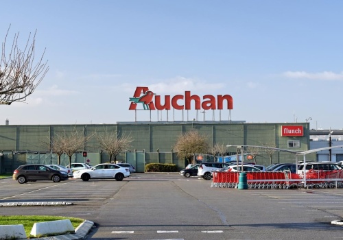 Czy Auchan jest otwarty 2 maja 2026?