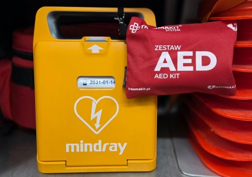 Nowy sprzęt dla OSP Mrowla. Defibrylator AED zwiększy bezpieczeństwo mieszkańców