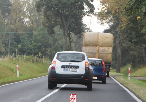 Czy można wyprzedzać na linii ciągłej? Teorii tego nie zabrania, ale trudno to zrobić