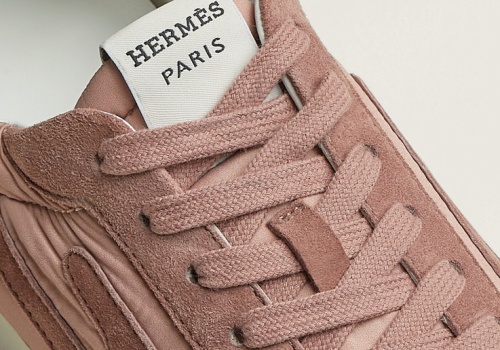 Masz dość adidasów Samba? Sneakersy od Hermès są unikalne, wygodne i bardzo 