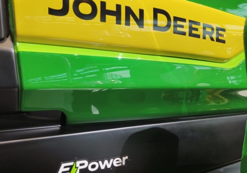 Są pierwsze informacje na temat nowego ciągnika John Deere 6R. Co o nim wiadomo?