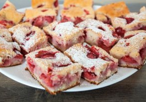 Ciasto z truskawkami jak u babci. Proste i idealne na majówkę