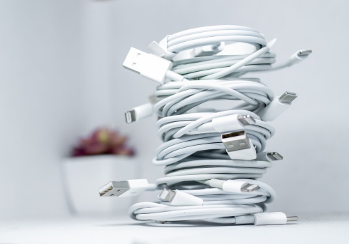 3 kable USB, które naprawdę mają sens. Powinien je mieć każdy posiadacz smartfonu