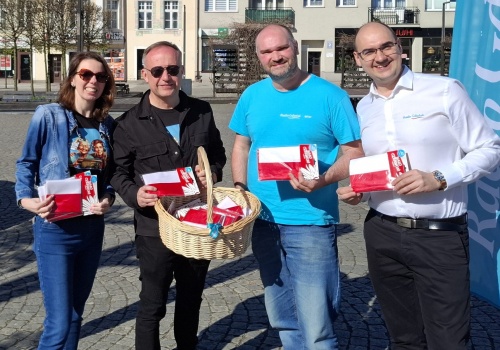 Spotkajmy się na Kaszubach. Radio Gdańsk rozdaje biało-czerwone flagi