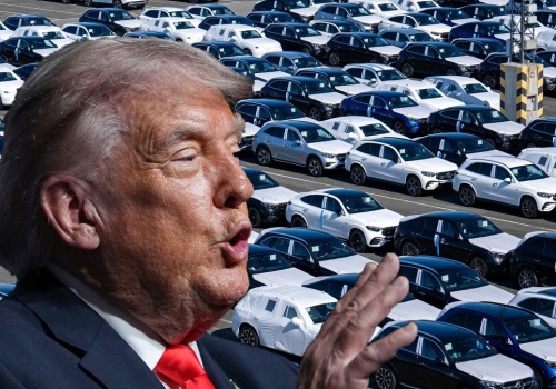 Trump podnosi cła na auta z UE. 