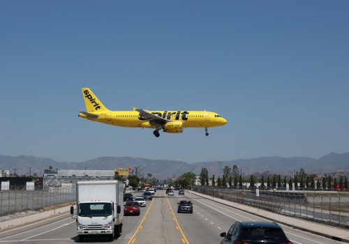 Spirit Airlines pierwszą w branży ofiarą wojny. 