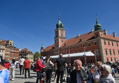 W Dniu Flagi RP podniesiono flagę państwową na wieży zegarowej Zamku Królewskiego