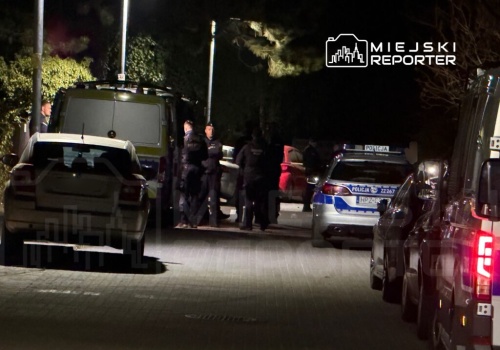 Mieszkańcy słyszeli strzały. Na miejscu działały znaczne siły policji. Odgrodzono teren