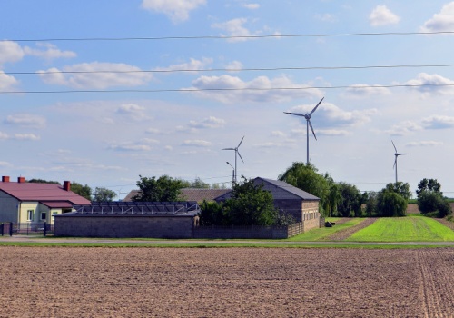 Fundusz wypłat dla sąsiadów wiatraków w ręce gmin. 