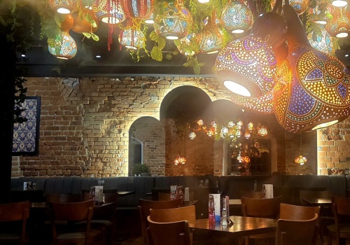 Nowa restauracja SPHINX Za Murami. Tu pod tykwandolem zjesz shoarmę i steka