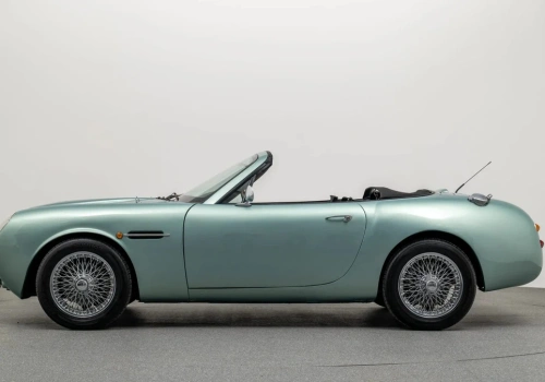 Aston-Martin MX-5 pogodzi wszystkich. Poczuj się jak James Bond na zlotach JDM