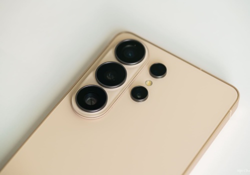 Żegnamy się z teleobiektywem 3x? Samsung szykuje rewolucję w aparatach Galaxy S27 Ultra