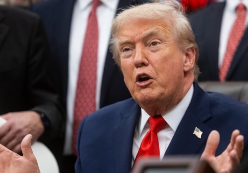 Media we Francji reagują na decyzję Trumpa. Piszą o 
