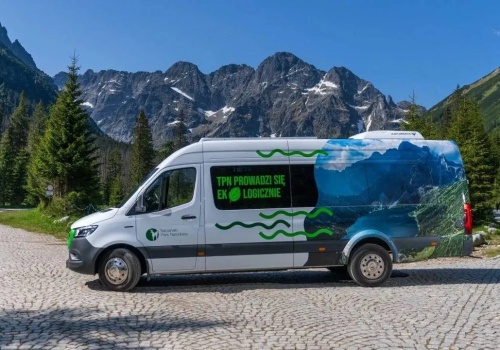 Elektrobusy przyjechały nad Morskie Oko. Jeden już zdążył się zepsuć