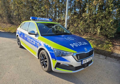 Pędził przez miasto do szpitala. Pomogła policyjna eskorta