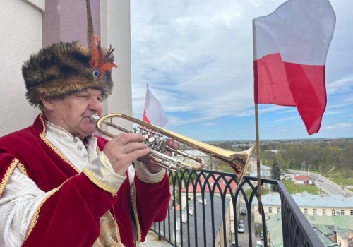 Hejnał z wieży zamojskiego Ratusza znów zabrzmiał na żywo