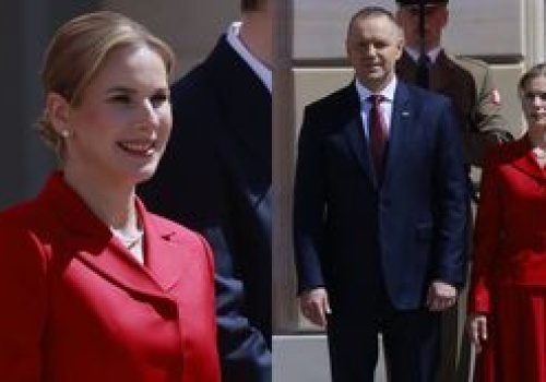 Marta Nawrocka w krwistoczerwonej stylizacji przyciąga wzrok na obchodach Dnia Flagi (ZDJĘCIA)