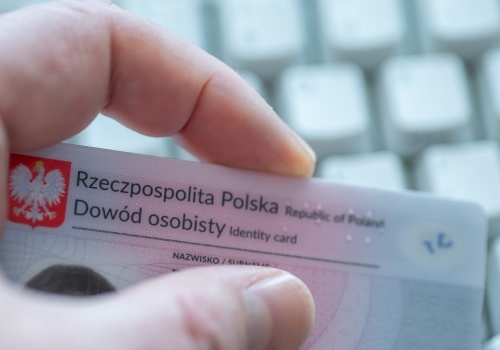 Zgubiony dowód osobisty to ryzyko. Ten błąd pomaga oszustom