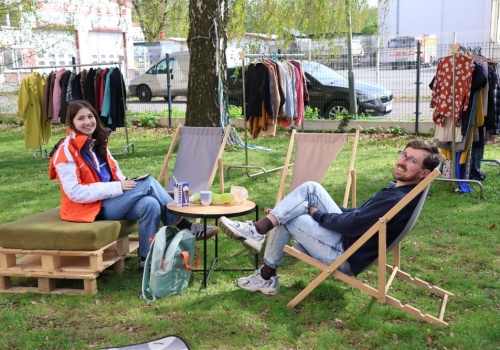 Moda z drugiej ręki i pomoc potrzebującym. Na Niwach zebrano 380 kilogramów rzeczy
