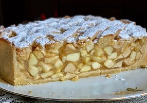 Smakuje jeszcze lepiej niż wygląda. Pyszna szarlotka na wyjątkowe okazje