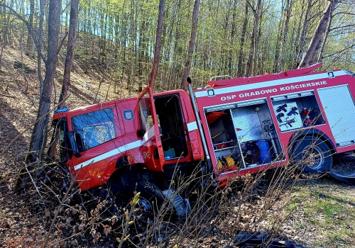 Wypadek z udziałem wozu strażackiego. Jedna osoba nie żyje
