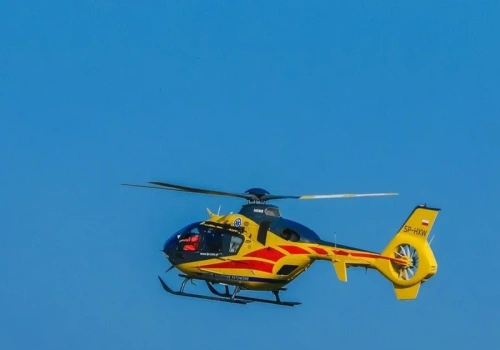 Tragedia na Pomorzu. Strażacy jechali na swoje święto, w ich wóz wbiła się osobówka