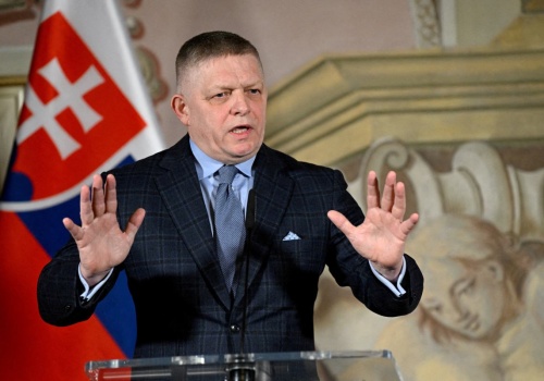 Fico rozmawiał z Zełenskim, ale leci do Moskwy. 