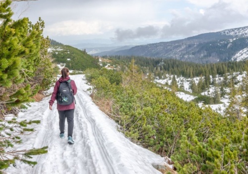 Pomyliła Tatry z Krupówkami. Kolejny pokaz głupiej mody na szlaku