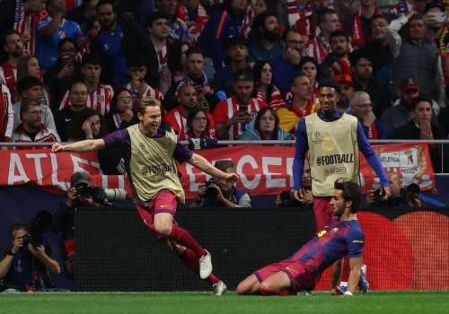 Barcelona o krok od mistrzostwa. Flick zdecydował ws. składu i Lewandowskiego