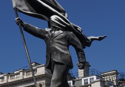 W nocy i nielegalnie zainstalowano w centrum Londynu pomnik zrobiony przez Banksy’ego