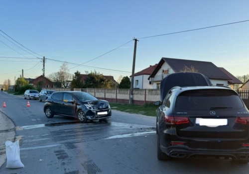 Groźny wypadek na drodze gminnej. Sześć osób trafiło do szpitala