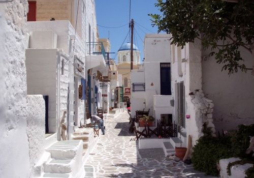 Nie Santorini, nie Mykenos. Nie ma tu drogich hoteli. Za to jest coś, co w Grecji znika najszybciej