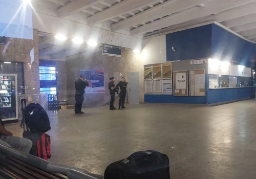 Ewakuacja dworca PKP w Katowicach. Ruch pociągów został wstrzymany