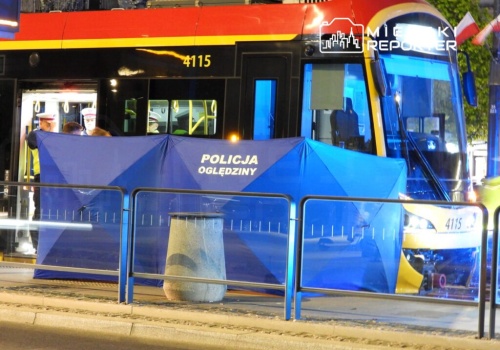 Śmiertelne potrącenie pieszej przez tramwaj na Marszałkowskiej w centrum Warszawy