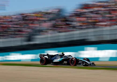 Antonelli z trzecim pole position z rzędu. Drugi Verstappen