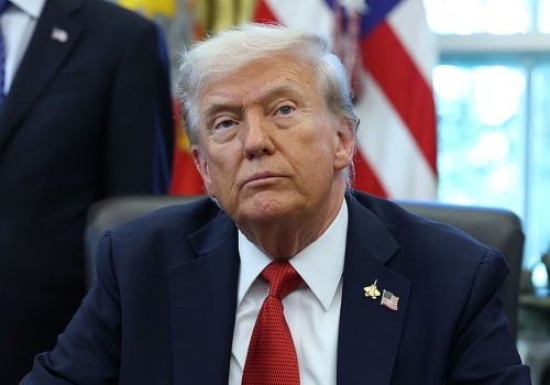 Trump zaostrza narrację, 