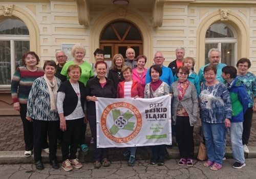 „Beskidziocy” znów pojechali do Luchaczowic. Wiosenny wyjazd połączył odpoczynek, spacery i uzdrowiskowy klimat