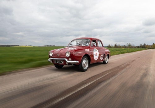 Renault uczestniczy w Tour Auto 2026 z Dauphine Gordini